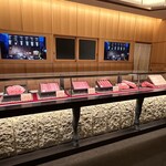 近江牛専門店 近江かど萬 - 精肉店(１階)