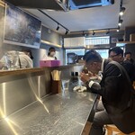 成城青果 - 店舗内観（カウンター席）