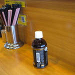 ラーメン二郎 - 循環箸を使用しますが、色違いが箸入れに。

4色あったかなぁ。


