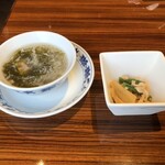 横浜中華街 重慶飯店 - 海苔と豆腐のとろみスープ・副菜