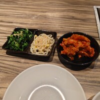 焼肉 ジャンボ はなれ - ナムル、キムチ