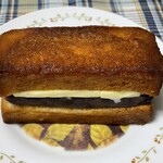 ブーランジェリー スドウ - たっぷりあんこと厚切りバターの食パンのあんドーナツ！！