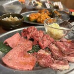 路地裏焼肉 マックスザホルモン - 