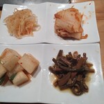 焼肉ホルモン一 飾磨店 - ナムル（ナマス・ゼンマイ）　　　　　　　キムチ（白菜・カクテキ）