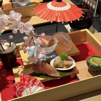 銀座米料亭 八代目儀兵衛 - 儀兵衛の鮨米で握った鮨と季節の鮮魚
