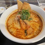 Baan Luck - トムヤンクンラーメン　※辛さは思ったより控え目ですがいい出汁が出たスープです！いきなりスープだけ半分も飲んでしまいました。笑