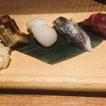 和食と立喰い寿司 ナチュラ - 握り　煮穴子、ホタテ、真鯵、マグロ赤身漬