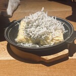 和食と立喰い寿司 ナチュラ - しらすだし巻き玉子
