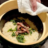 銀座米料亭 八代目儀兵衛 - 蛍烏賊、菜の花、雲丹の炭火焼きご飯
