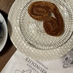 フロインドリーブ 大丸神戸店 - 大きなパイ