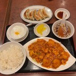 唐家村 - エビと玉子チリソース＋手作り焼き餃子
