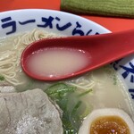 長浜ラーメン ラーメンらぼ - スープは薄めの長浜系