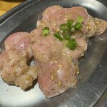 大阪焼肉・ホルモンふたご - しびれ塩　539円