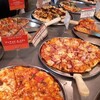 シェーキーズ - ピザは常時10種類は並びます