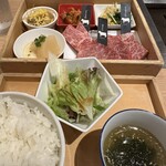 熟成和牛焼肉エイジング・ビーフ - ３,８００円松花堂弁当スタイル