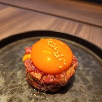 東京焼肉 黒木 - 赤ユッケ