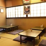 天勝 - ◆入口側の明るいお座敷席。