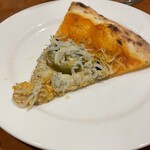 カリーナ　カリーナ - しらすピザ
