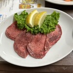 東京苑 - 塩タン　ちょっと○○っぽい食感でした。
