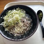 きっちょううどん - レンゲに青唐辛子3杯を入れスタンバイ。