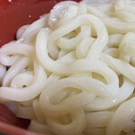 ななしのうどん - 細い生麺の茹でたてを締めてる