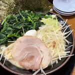横浜家系ラーメン 刀 - ネギラーメン+ほうれん草