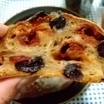Tsuginohi - クランベリーとチェリーの多加水パン
