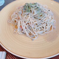 ジンジャーズビーチ - ツナとオリーブのパスタ
