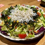 鉄板・鍋奉行 あんき家 - しらすと韓国のりの旨塩サラダ