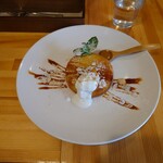 THE SHIP - ▷デザート
      ◯ラバニ 550円
      ■キプロスのオレンジケーキ
      
      セモリナ粉、アーモンド粉
      オレンジ1個を丸ごと使用しています　との説明書き