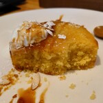 THE SHIP - ケーキはオレンジの皮まで全て使われている様な
      軽く苦みのアクセントを感じる味わい深さがあり
      
      口の中にザクザクな面白い食感を感じる
      
      これは今まで食べたことのない
      味わいと食感だよなあ❕