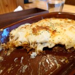 THE SHIP - ハーブとスパイスの味わいがしていて
      深み感あり～の、スッキリさもあり～のな
      両方を兼ね備える美味しさと
      異国感を感じるミートソースにショートパスタ
      
      モッツァレラチーズ感もシッカリとある