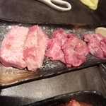 Kuroge wagyuue yone goyakiniku ariran - 