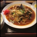 Shokudouen - ランチタイムの豚キムチ炒め定食