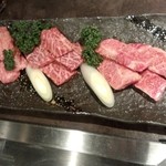 Kuroge wagyuue yone goyakiniku ariran - 