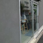 あずきとこおり - 店舗外観。実にすっきりとしている。