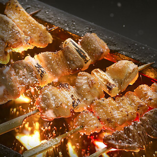 Our specialty charcoal Yakitori (grilled chicken skewers) yakitori, grilled in one go over Kishu Binchotan charcoal!