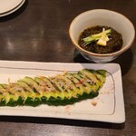 炭焼炉端 串串 本店 - キュウリの一本漬け、もずく酢