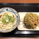 Marugame Seimen - ぶっかけ冷と三つ葉と小海老のかき揚げ