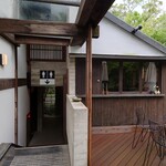 茶房 天井棧敷 - おトイレは外にあります