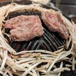 羊肉炭火焼 肉汁屋 - 