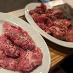 羊肉炭火焼 肉汁屋 - 