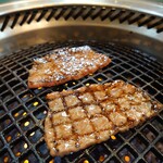 焼肉井とう - ハラミ焼いてます(*´σｰ｀)