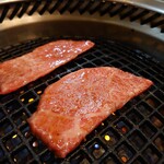 焼肉井とう - ハラミ焼いてます♪