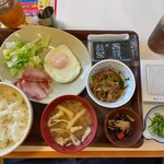 すき家 - 料理写真:ベーコンエッグに納豆トッピング
