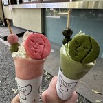 よーじやカフェ - 左・さくらクレープ　850円　右・抹茶クレープ　850円