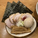 中華そば 笑歩 - 特製トッピング。大判の海苔が美味しい
