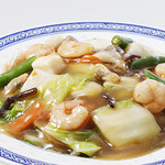 WORLD BUFFET - 『八宝菜』
                      豚肉や海鮮、野菜がたっぷりと入った旨味あふれる中華料理を代表する一品。
                      そのままはもちろん、ご飯や揚げそばにかけてお楽しみください♪
                      