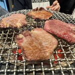 炭火焼肉ホルモンさわいし - 