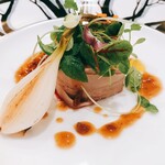 トゥ・ラ・ジョア イズム - 黒華牛のサーロイン 豚肉巻   鹿児島と宮崎の間で育った牛肉